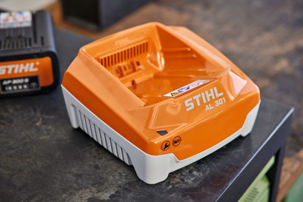 Caricabatteria Stihl AL 301